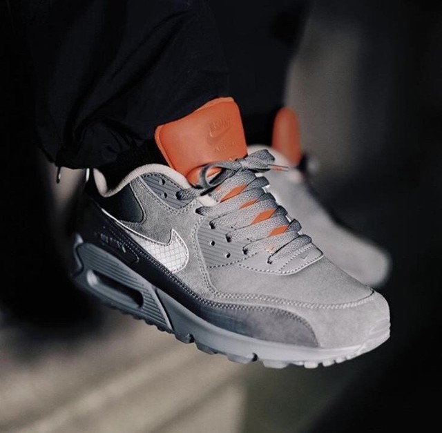 لقد اعترفت نارابار المفارقة air max 90 